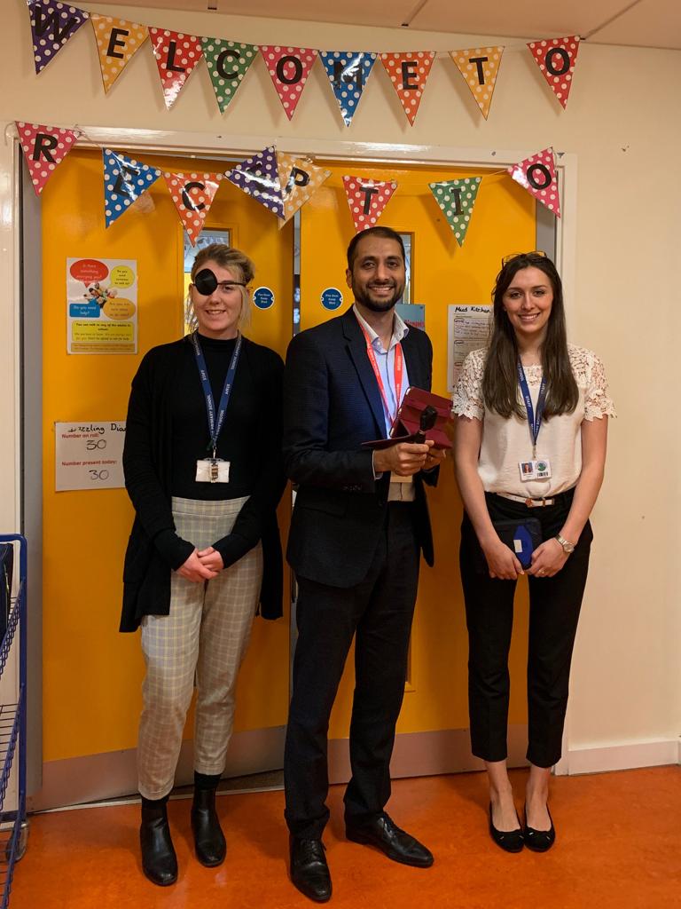 Huddersfield Optician delivers free vision screening to schools image